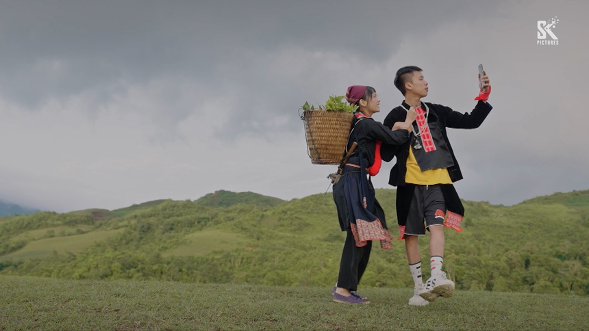 Con trai Vân Dung nên duyên với hotgirl người Tày trong phim nối sóng 'Mình yêu nhau, bình yên thôi' - Ảnh 2. Con trai Vân Dung nên duyên với hotgirl người Tày trong phim nối sóng 'Mình yêu nhau, bình yên thôi' - Ảnh 2.