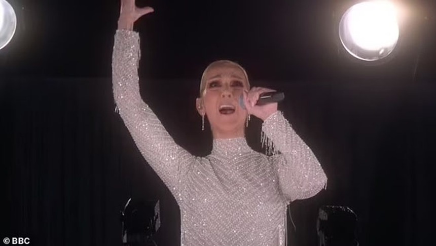 Celine Dion trong buổi chụp cho tạp chí Vogue trước màn diễn tuyệt vời tại Olympic 2024 - Ảnh 1. Celine Dion trong buổi chụp cho tạp chí Vogue trước màn diễn tuyệt vời tại Olympic 2024 - Ảnh 1.