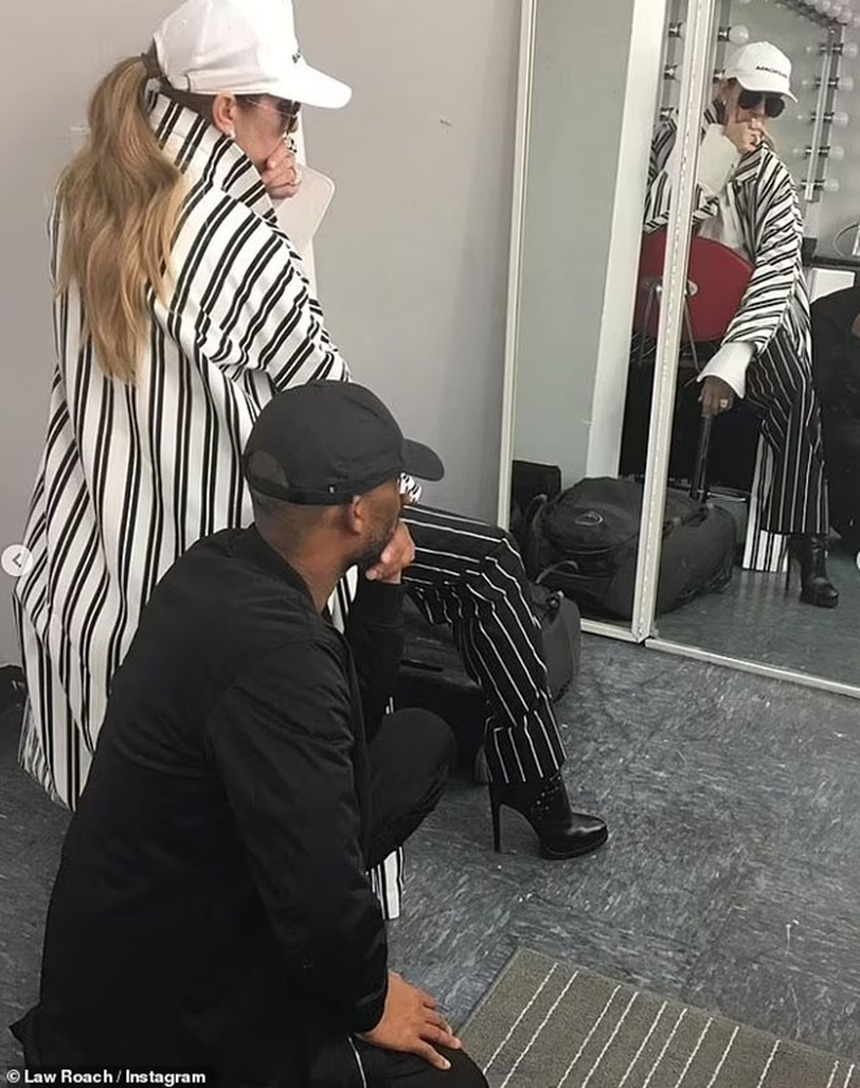 Celine Dion trong buổi chụp cho tạp chí Vogue trước màn diễn tuyệt vời tại Olympic 2024 - Ảnh 7. Celine Dion trong buổi chụp cho tạp chí Vogue trước màn diễn tuyệt vời tại Olympic 2024 - Ảnh 7.