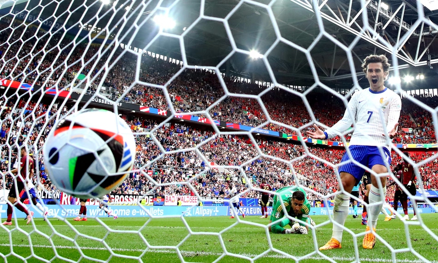 Tứ kết - 02h00 ngày 6/7, sân Volksparkstadion, Bồ Đào Nha – Pháp: Deschamps sắm vai “Thợ hàn” - Ảnh 1.