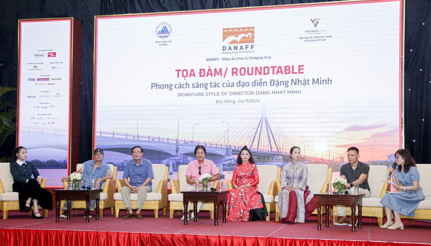 NSND Lan Hương, NSND Minh Châu, NSƯT Quách Thu Phương bật khóc khi "hội ngộ" đạo diễn Đặng Nhật Minh - Ảnh 3.