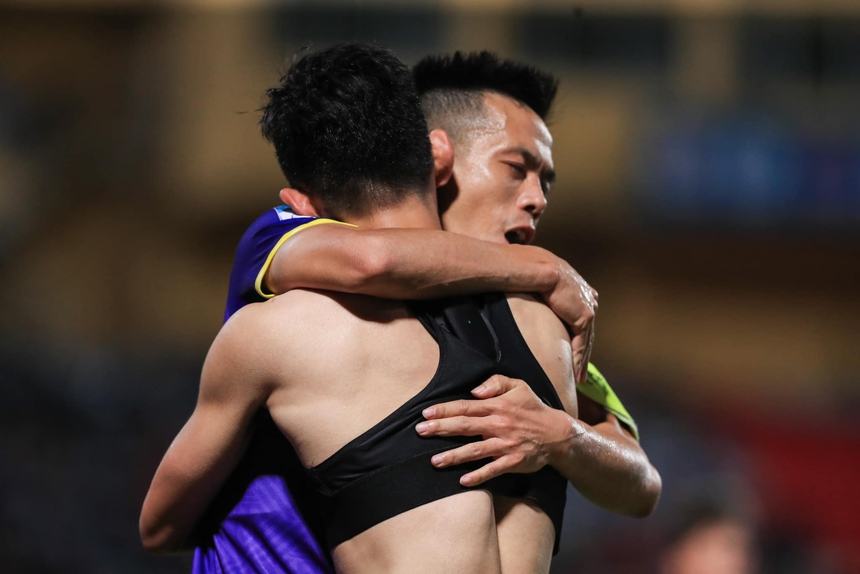 Bán kết Cúp Quốc Gia 2023/24: Thanh Hoá thể hiện cái duyên nhà vô địch - Ảnh 3.