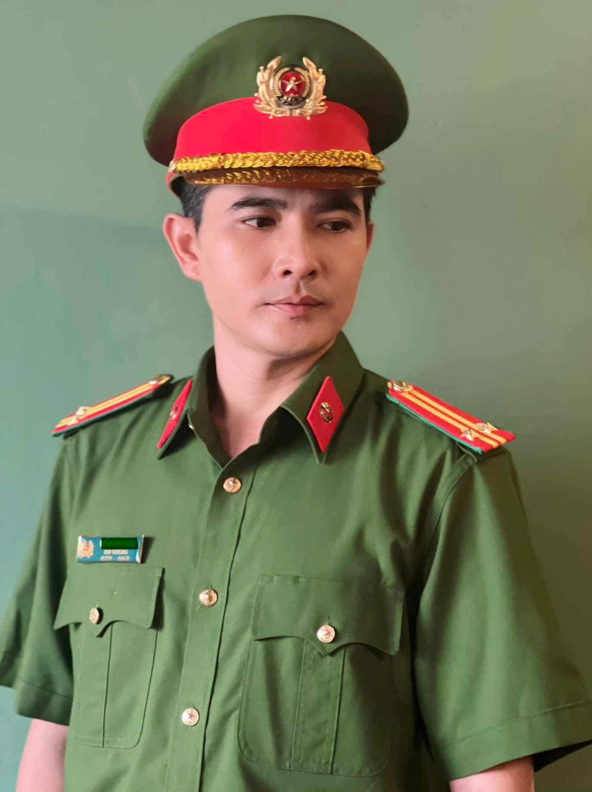 Quang Sự làm công an sau khi 'thoát vai' trong Trạm cứu hộ trái tim - Ảnh 1.