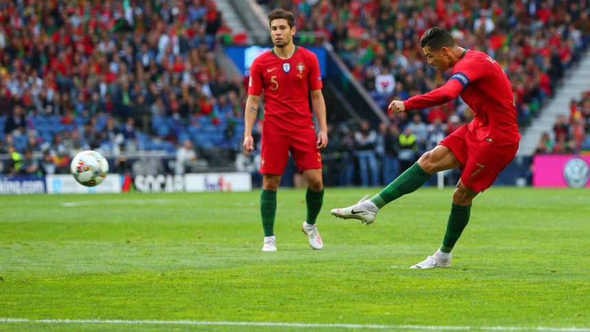 Tin nóng thể thao tối 5/7: Ronaldo vẫn được giao trọng trách tại EURO, Messi thừa nhận điều khó tin  - Ảnh 1.