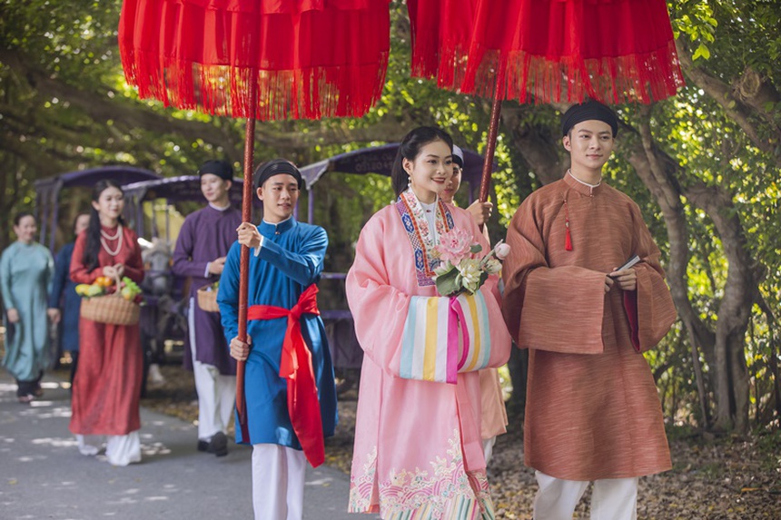 Nghệ nhân Năm Tuyền - 'cơ duyên' thú vị với tà áo dài ngũ thân - Ảnh 3.