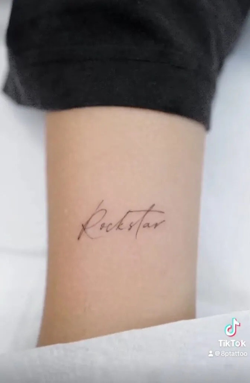 Lisa Blackpink thu hút sự chú ý với hình xăm mới  - Ảnh 1.