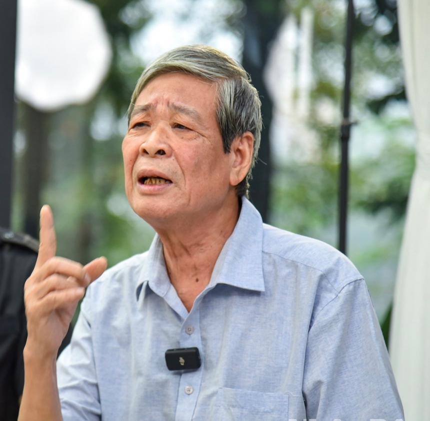 Nghệ sĩ với EURO - Nhà thơ, nhạc sĩ Nguyễn Thụy Kha: Bóng đá giống thơ ở "sức rướn" - Ảnh 2.