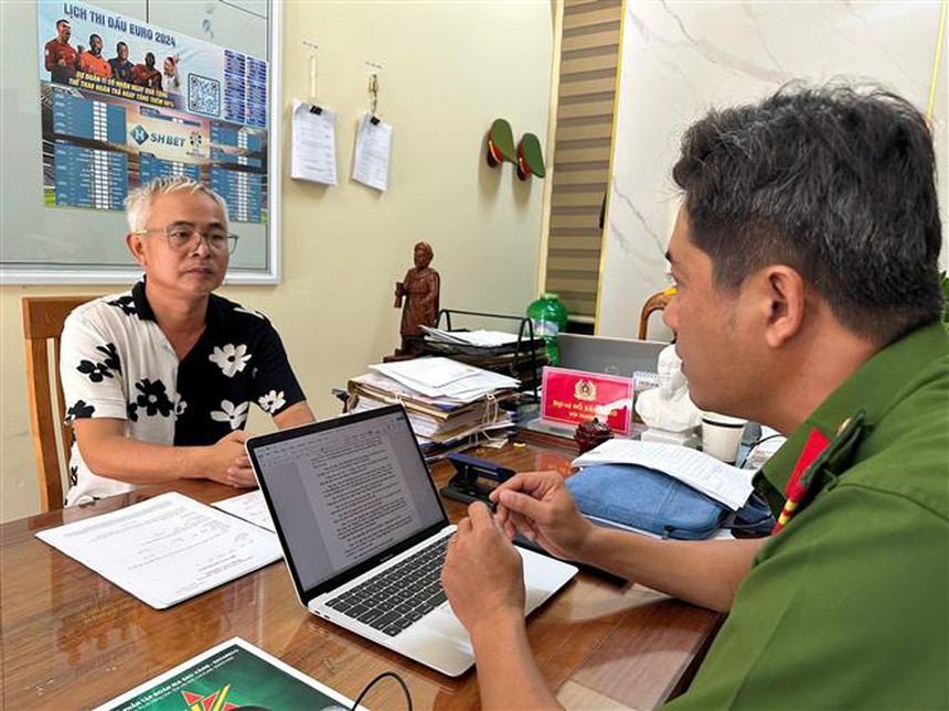 Triệt phá đường dây cá độ bóng đá trên 30 tỷ đồng - Ảnh 1.