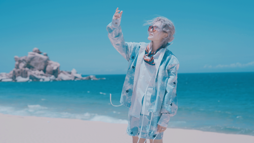 Vicky Nhung kết hợp rapper Weeza quảng bá cảnh đẹp Việt Nam theo phong cách mới - Ảnh 2. Vicky Nhung kết hợp rapper Weeza quảng bá cảnh đẹp Việt Nam theo phong cách mới - Ảnh 2.