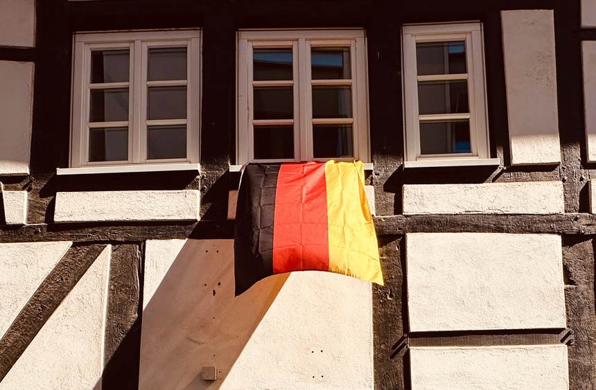 Nhật ký hành trình: Những lá cờ Đức vẫn tung bay - Ảnh 1. Nhật ký hành trình: Những lá cờ Đức vẫn tung bay - Ảnh 1.