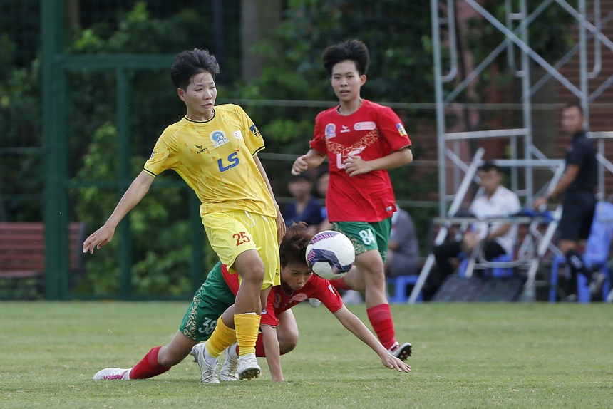 Bích Thuỳ lại toả sáng ở giải bóng đá nữ VĐQG  - Ảnh 3.