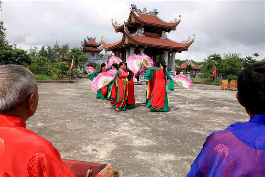 Bảo tồn và phát huy di sản nghệ thuật chèo - Bài 2: Để điệu chèo mãi ngân vang - Ảnh 3. Bảo tồn và phát huy di sản nghệ thuật chèo - Bài 2: Để điệu chèo mãi ngân vang - Ảnh 3.