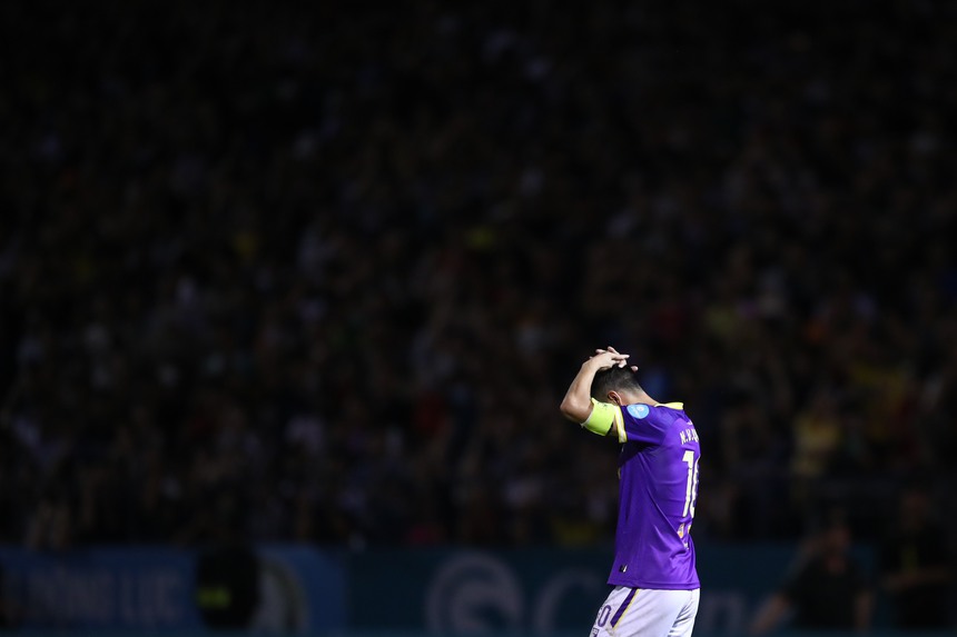 Nỗi buồn của "tội đồ" Văn Quyết  - Ảnh 2.