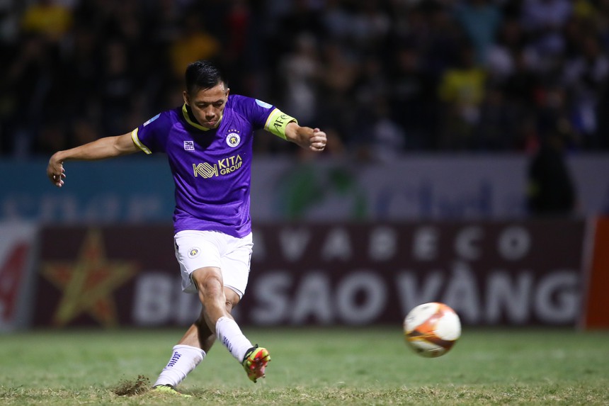 Nỗi buồn của "tội đồ" Văn Quyết  - Ảnh 4.