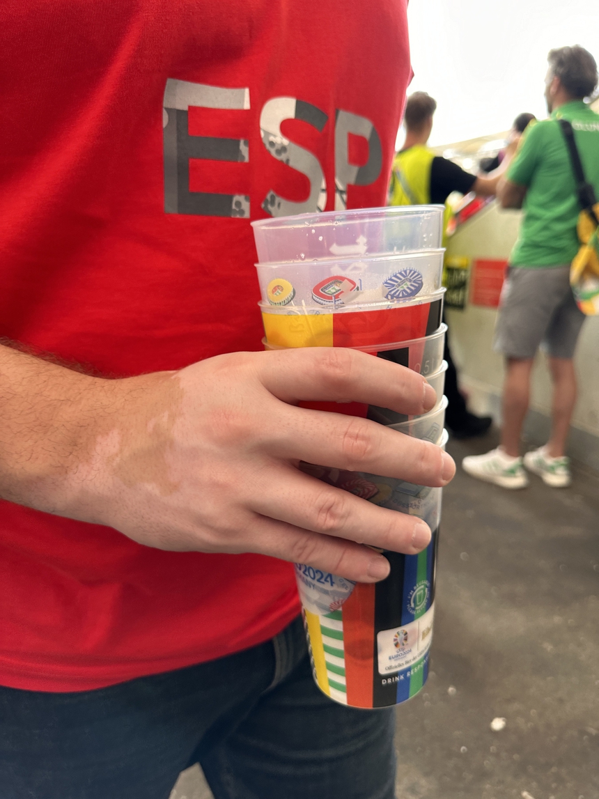 CĐV tại EURO 2024: 'Họ làm gì khi trận đấu diễn ra' - Ảnh 12.