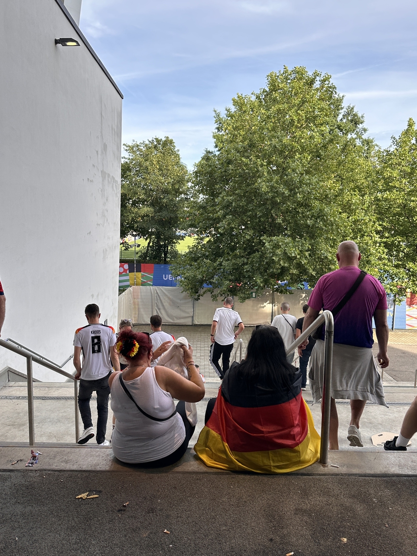 CĐV tại EURO 2024: 'Họ làm gì khi trận đấu diễn ra' - Ảnh 13.