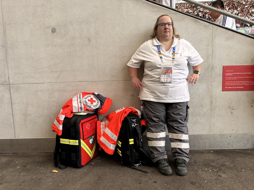 CĐV tại EURO 2024: 'Họ làm gì khi trận đấu diễn ra' - Ảnh 11.