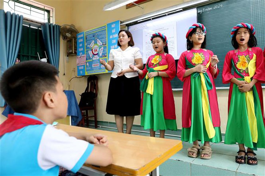 Bảo tồn và phát huy di sản nghệ thuật chèo - Bài 2: Để điệu chèo mãi ngân vang - Ảnh 7. Bảo tồn và phát huy di sản nghệ thuật chèo - Bài 2: Để điệu chèo mãi ngân vang - Ảnh 7.