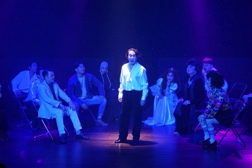 Kịch "Những con ma nhà hát": Một suy ngẫm về thánh đường nghệ thuật - Ảnh 1.