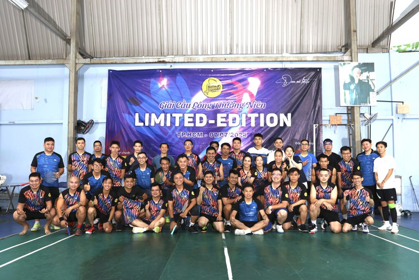 Sôi động giải cầu lông phong trào có gần 100 tay vợt tham gia - Ảnh 2.