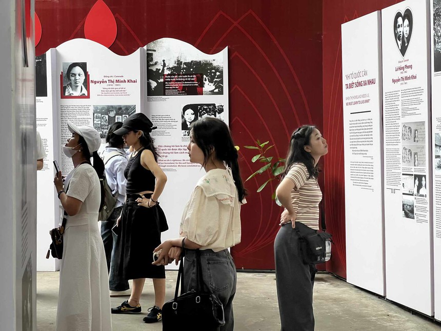 Hỏa Lò "thắp ngọn lửa hồng" đón ngày 27/7 - Ảnh 2.