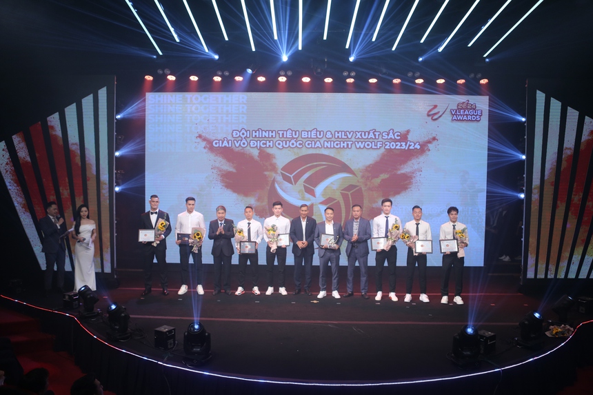 Tân vô địch V-League ‘thắng lớn’ ở cuộc bầu chọn danh hiệu cá nhân - Ảnh 1. Tân vô địch V-League ‘thắng lớn’ ở cuộc bầu chọn danh hiệu cá nhân - Ảnh 1.