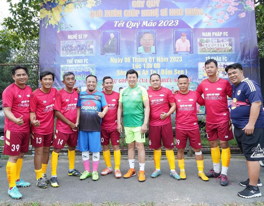 Nghệ sĩ với EURO - Danh hài Hồng Tơ: Biết xem bóng đá một mình và "nói không" với cá độ! - Ảnh 4.