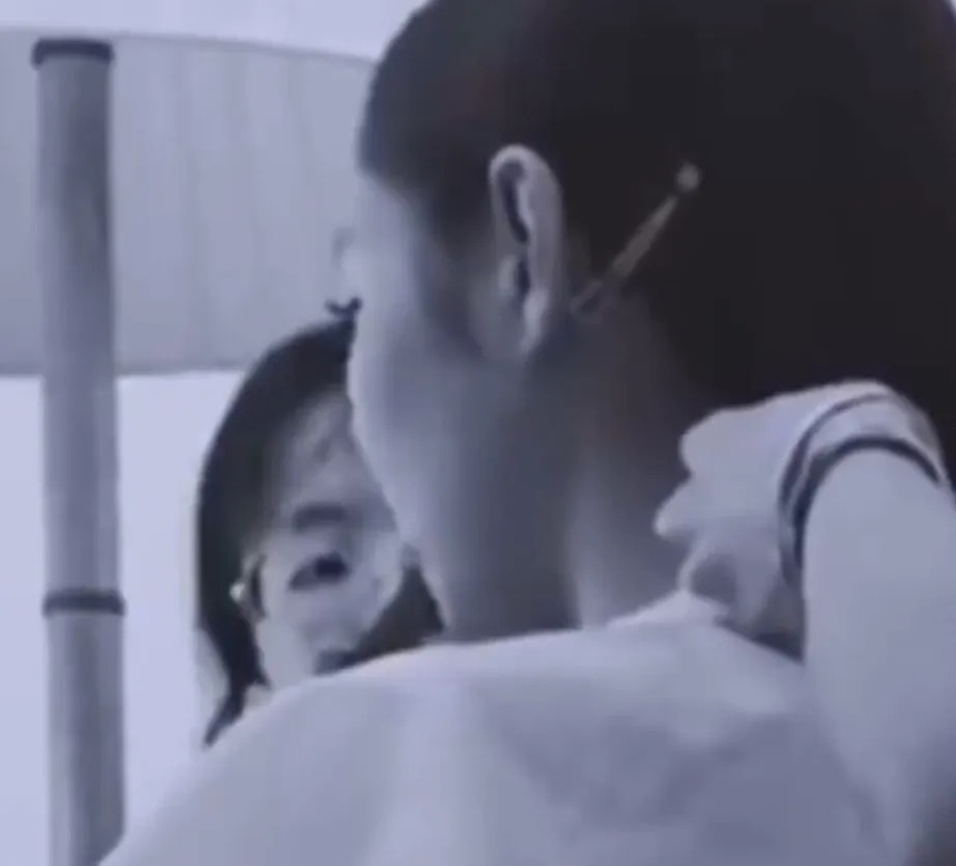 Jennie Blackpink bị chỉ trích nặng nề trên toàn cầu vì hút thuốc trong nhà - Ảnh 4.