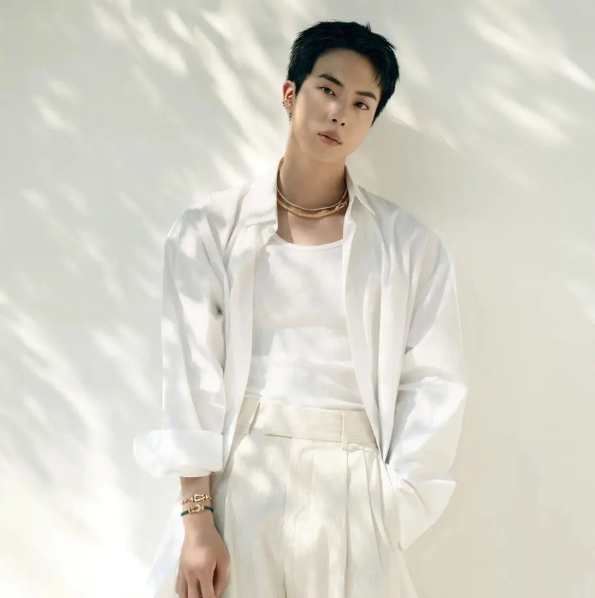 Đồ trang sức xa xỉ của Fred bán hết chỉ vài giờ sau khi Jin BTS trở thành đại sứ - Ảnh 1.