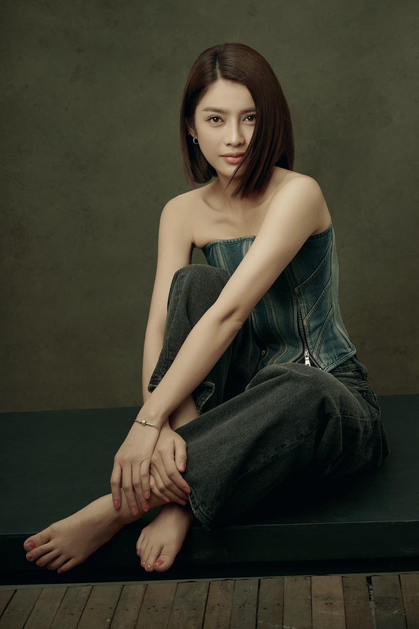 Phong cách sành điệu của bạn gái Doãn Quốc Đam trong 'Mình yêu nhau bình yên thôi' - Ảnh 4. Phong cách sành điệu của bạn gái Doãn Quốc Đam trong 'Mình yêu nhau bình yên thôi' - Ảnh 4.