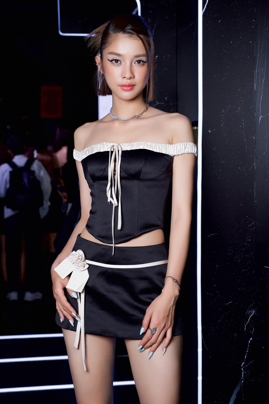 Phong cách sành điệu của bạn gái Doãn Quốc Đam trong 'Mình yêu nhau bình yên thôi' - Ảnh 10. Phong cách sành điệu của bạn gái Doãn Quốc Đam trong 'Mình yêu nhau bình yên thôi' - Ảnh 10.