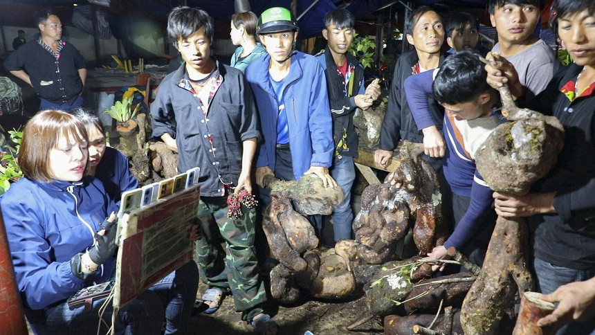 Năm Du lịch Quốc gia 2024: Độc đáo chợ đêm vùng cao Tủa Chùa - Ảnh 2.