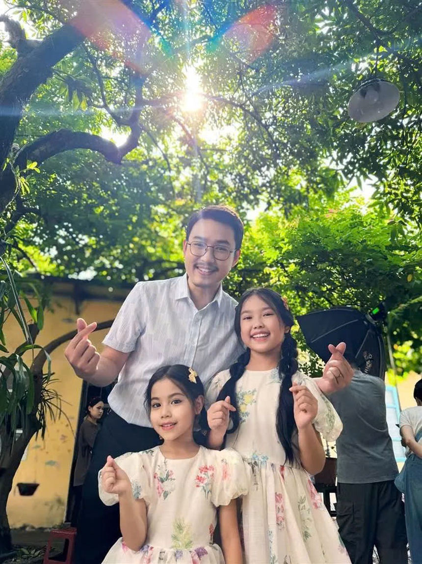 Hoàng Diệp - Gia Nghĩa "phủ sóng" phim giờ vàng, biểu cảm dễ thương trong bộ ảnh Trung thu - Ảnh 1. Hoàng Diệp - Gia Nghĩa "phủ sóng" phim giờ vàng, biểu cảm dễ thương trong bộ ảnh Trung thu - Ảnh 1.