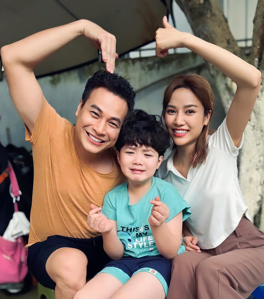 Hoàng Diệp - Gia Nghĩa "phủ sóng" phim giờ vàng, biểu cảm dễ thương trong bộ ảnh Trung thu - Ảnh 8. Hoàng Diệp - Gia Nghĩa "phủ sóng" phim giờ vàng, biểu cảm dễ thương trong bộ ảnh Trung thu - Ảnh 8.