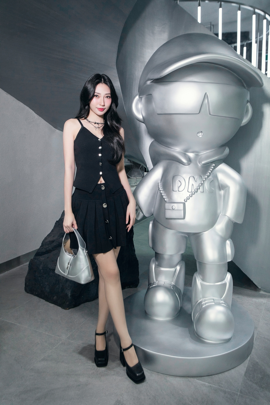 5 "chị Đẹp" nhóm LUNAS trẻ trung, gợi cảm trong trang phục của Đỗ Mạnh Cường - Ảnh 6.