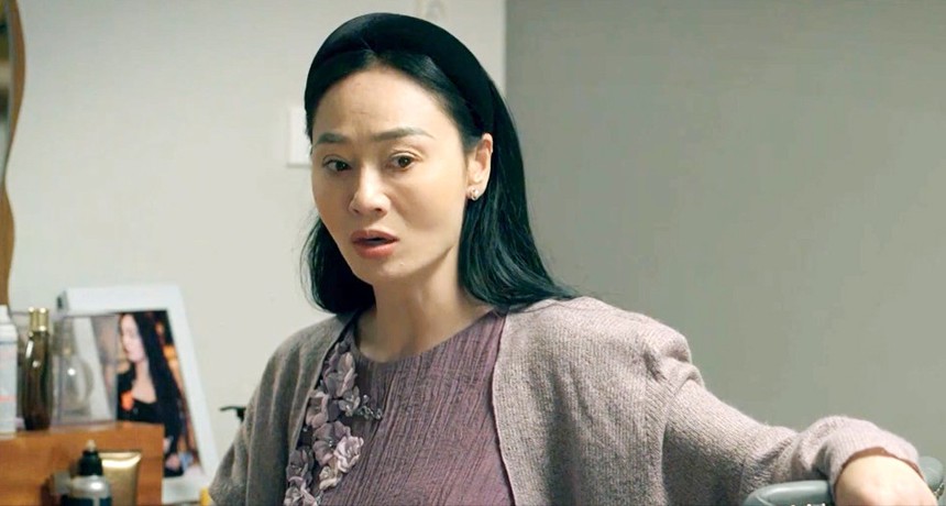 Nữ diễn viên khiến bạn diễn nam phải kê gạch khi đóng chung, giờ chuyên vai người mẹ là ai? - Ảnh 5. Nữ diễn viên khiến bạn diễn nam phải kê gạch khi đóng chung, giờ chuyên vai người mẹ là ai? - Ảnh 5.