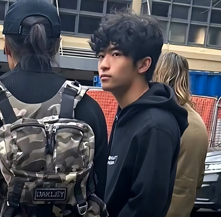 Rộ tin Trương Bá Chi nhập viện vì mối quan hệ của con trai với nữ huấn luyện viên trượt tuyết 46 tuổi - Ảnh 1. Rộ tin Trương Bá Chi nhập viện vì mối quan hệ của con trai với nữ huấn luyện viên trượt tuyết 46 tuổi - Ảnh 1.