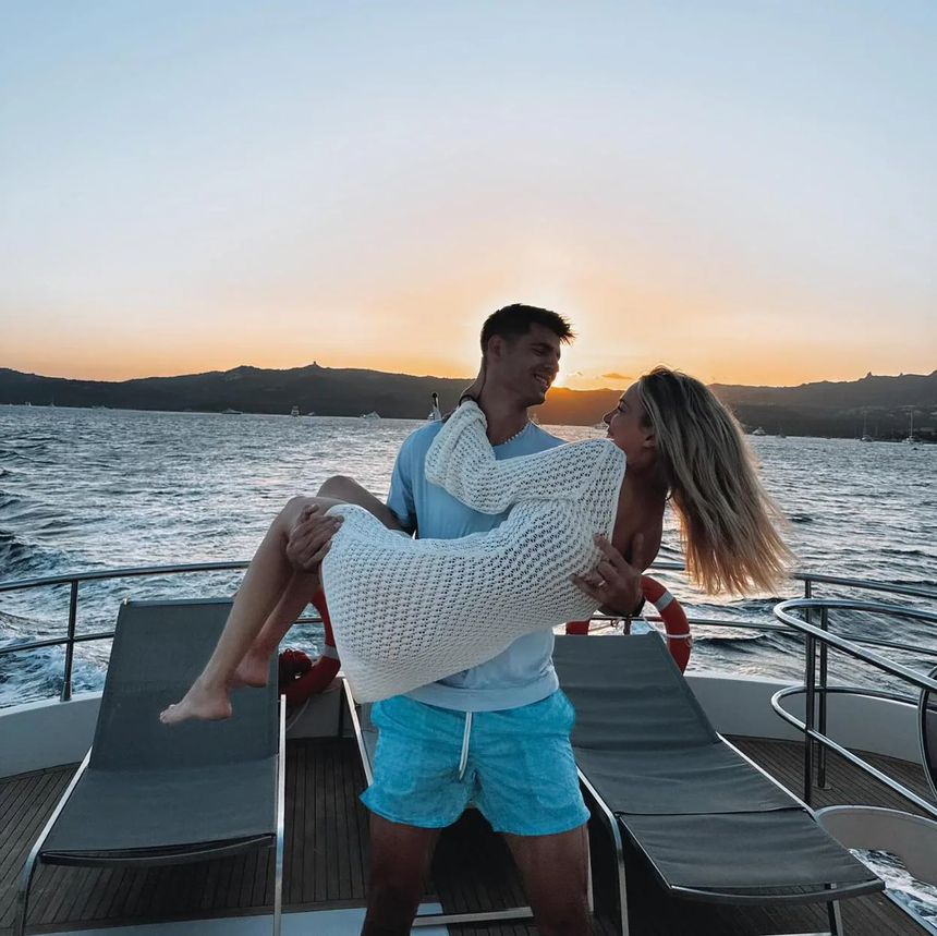 Nhà vô địch EURO Alvaro Morata bất ngờ thông báo ly hôn, vợ người mẫu ám chỉ lý do đổ vỡ - Ảnh 2. Nhà vô địch EURO Alvaro Morata bất ngờ thông báo ly hôn, vợ người mẫu ám chỉ lý do đổ vỡ - Ảnh 2.