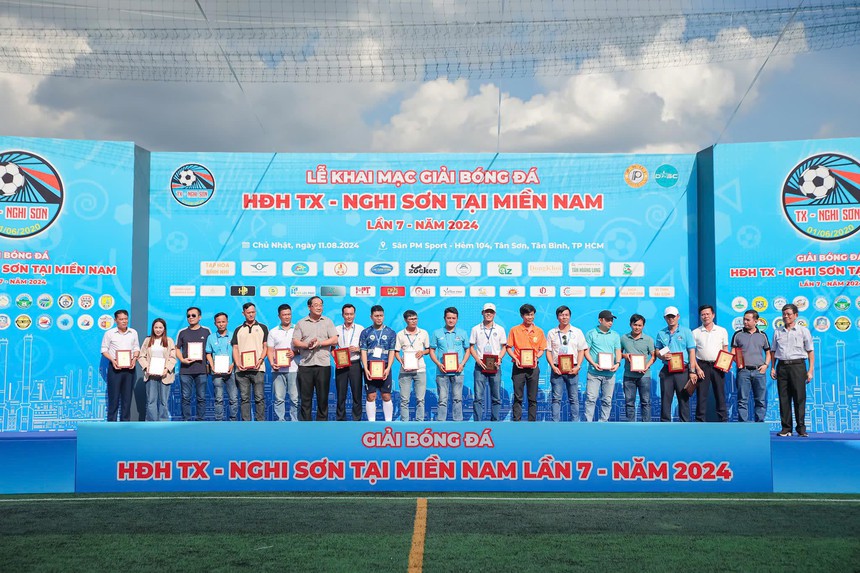 Hấp dẫn ngày khai màn giải bóng đá Hội đồng hương thị xã Nghi Sơn tại miền Nam - Ảnh 2.