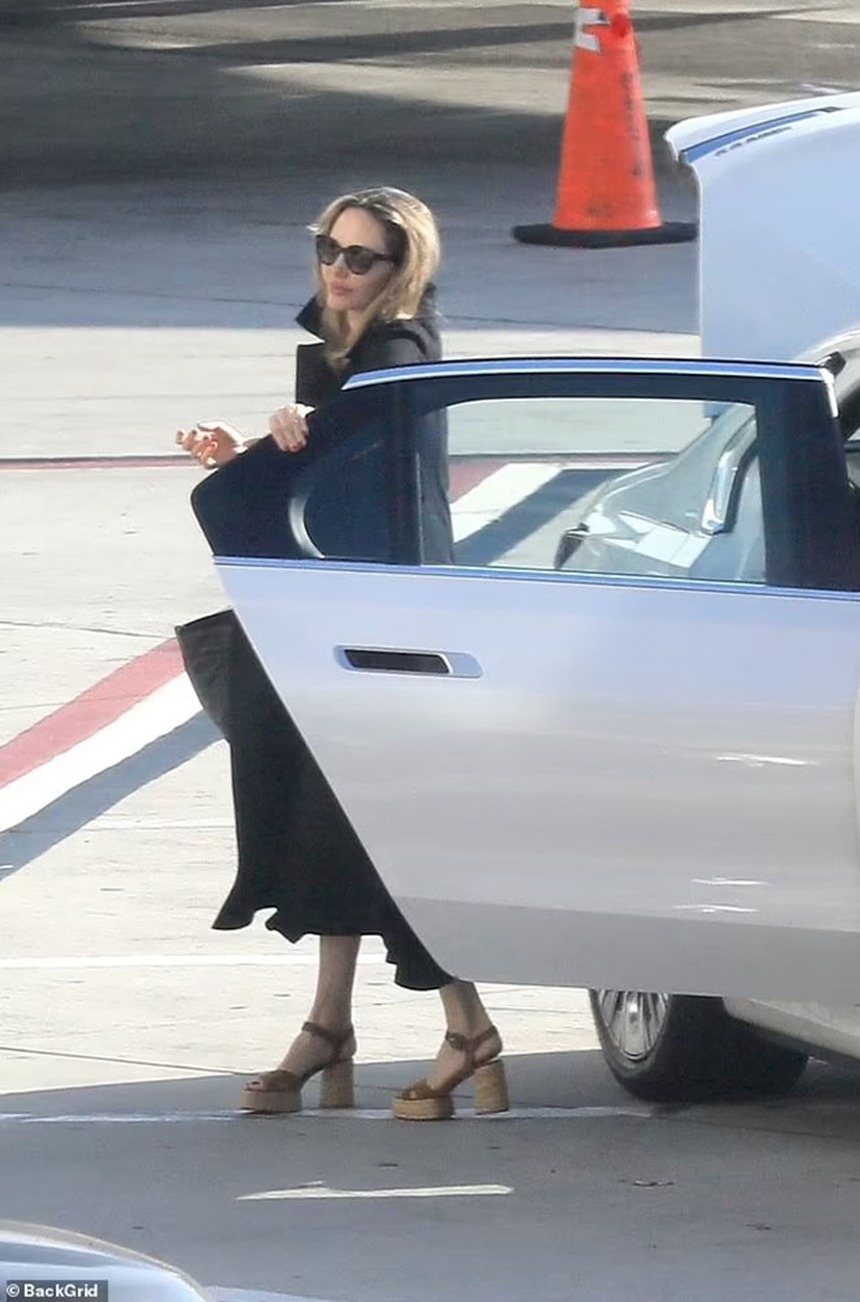 Angelina Jolie lần đầu tiên xuất hiện kể từ vụ tai nạn xe đạp điện của con trai Pax Thiên - Ảnh 5.