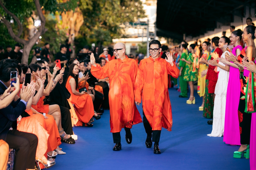 Những con số ấn tượng trong show “Thanh Xuân” của VUNGOC&SON - Ảnh 1. Những con số ấn tượng trong show “Thanh Xuân” của VUNGOC&SON - Ảnh 1.