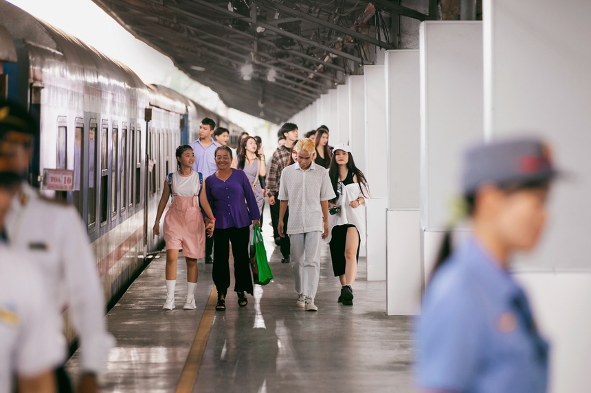 Những con số ấn tượng trong show “Thanh Xuân” của VUNGOC&SON - Ảnh 2. Những con số ấn tượng trong show “Thanh Xuân” của VUNGOC&SON - Ảnh 2.