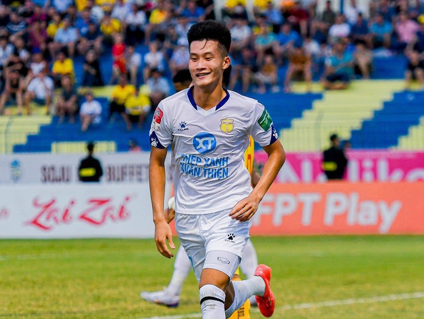 Chuyển nhượng bóng đá Việt hôm nay 14/8: CAHN lại chiêu mộ ngôi sao của Bình Định, lý do Văn Lâm xuống chơi ở giải hạng Nhất - Ảnh 3. Chuyển nhượng bóng đá Việt hôm nay 14/8: CAHN lại chiêu mộ ngôi sao của Bình Định, lý do Văn Lâm xuống chơi ở giải hạng Nhất - Ảnh 3.