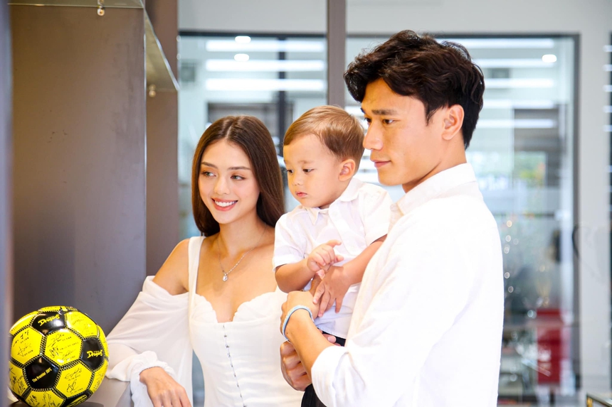 Vợ Bùi Tiến Dũng làm nóng "Sắc màu đêm" TP.HCM   - Ảnh 2.