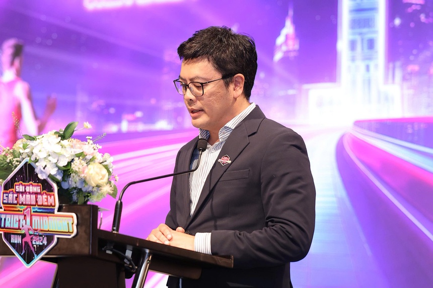 Vợ Bùi Tiến Dũng làm nóng "Sắc màu đêm" TP.HCM   - Ảnh 1.