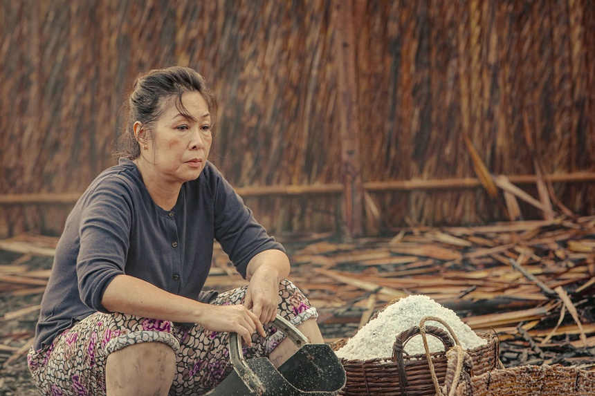 NSND Hồng Vân vui mừng vì được đóng "đào đẹp" bên Quyền Linh - Ảnh 2.