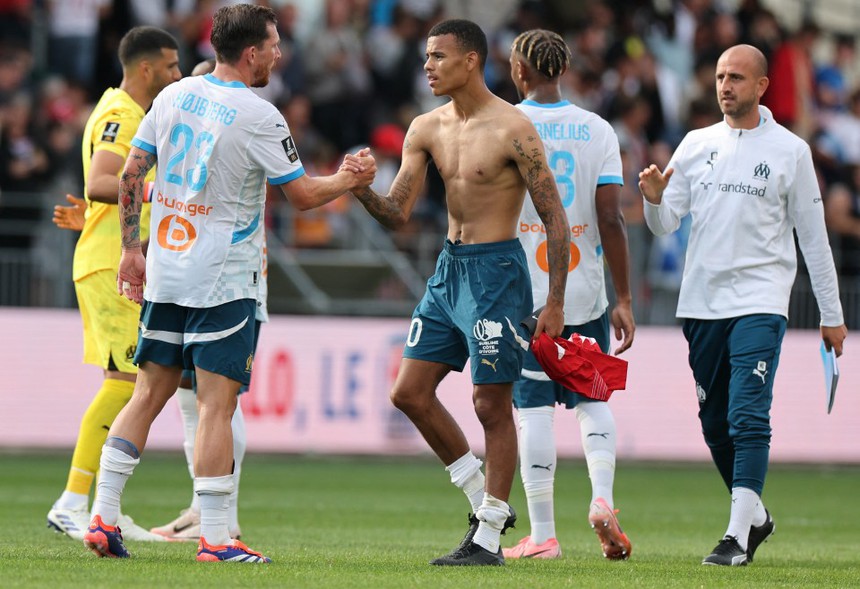Greenwood lập cú đúp đỉnh cao cho Marseille ngay lần đầu đá chính tại Ligue 1, fan MU tự hào về 'gà nòi' - Ảnh 2. Greenwood lập cú đúp đỉnh cao cho Marseille ngay lần đầu đá chính tại Ligue 1, fan MU tự hào về 'gà nòi' - Ảnh 2.