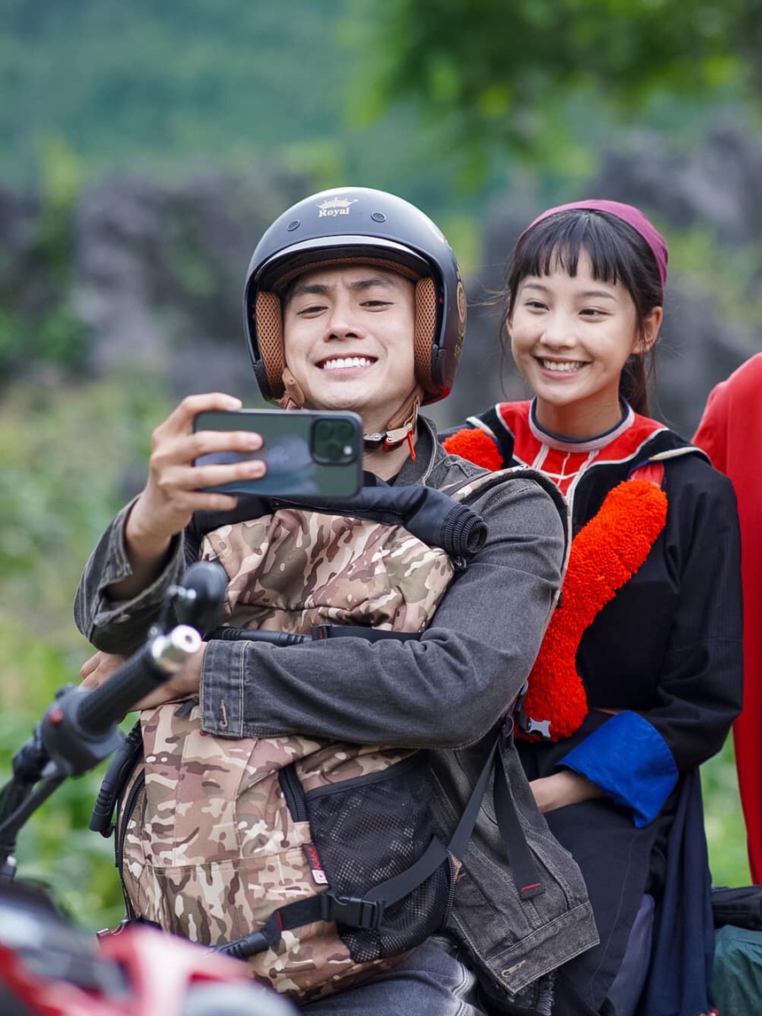 Tình địch nhắn Chải 'Đi giữa trời rực rỡ': 'Không sợ kẻ địch mạnh nhưng lỡ kẻ địch quá mạnh thì sao'? - Ảnh 2. Tình địch nhắn Chải 'Đi giữa trời rực rỡ': 'Không sợ kẻ địch mạnh nhưng lỡ kẻ địch quá mạnh thì sao'? - Ảnh 2.