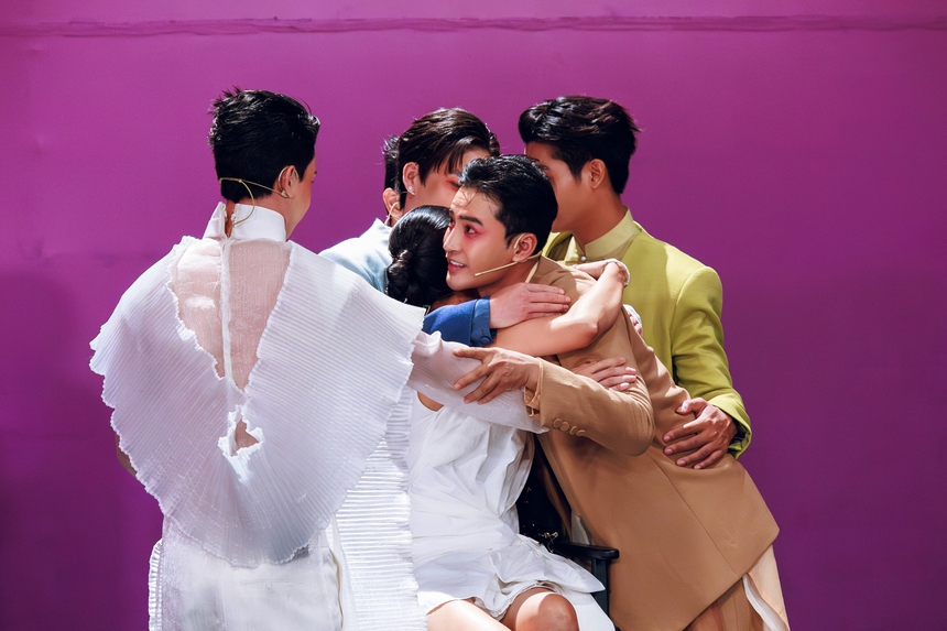 Hoàng Thùy bật khóc khi Đoàn Bảo Ân dừng chân ở Quý ông hoàn mỹ 2024 - Ảnh 3. Hoàng Thùy bật khóc khi Đoàn Bảo Ân dừng chân ở Quý ông hoàn mỹ 2024 - Ảnh 3.