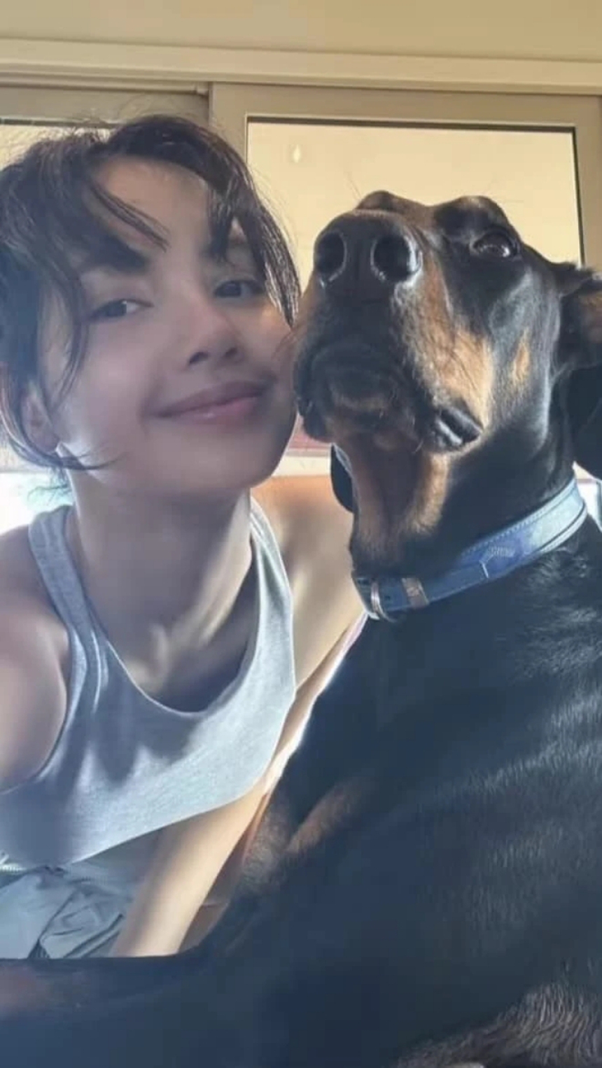 Giữa tin đồn 'tiểu tam', Lisa Blackpink du lịch thư thả cùng bạn trai thiếu gia LVMH - Ảnh 2. Giữa tin đồn 'tiểu tam', Lisa Blackpink du lịch thư thả cùng bạn trai thiếu gia LVMH - Ảnh 2.